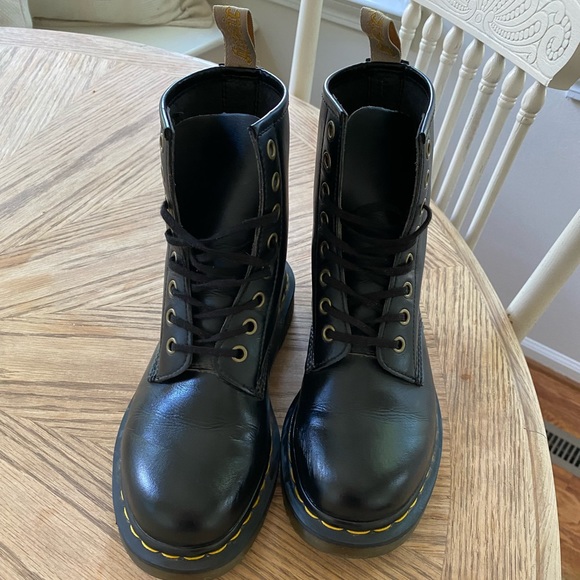 Dr Martens Lace Up 8 Eye Boot - Picture 3 of 6